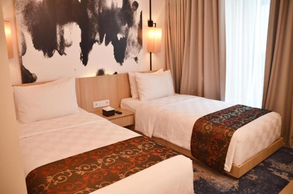 Louis Kienne Cikarang Hotel & Service Apartment ブカシ エクステリア 写真