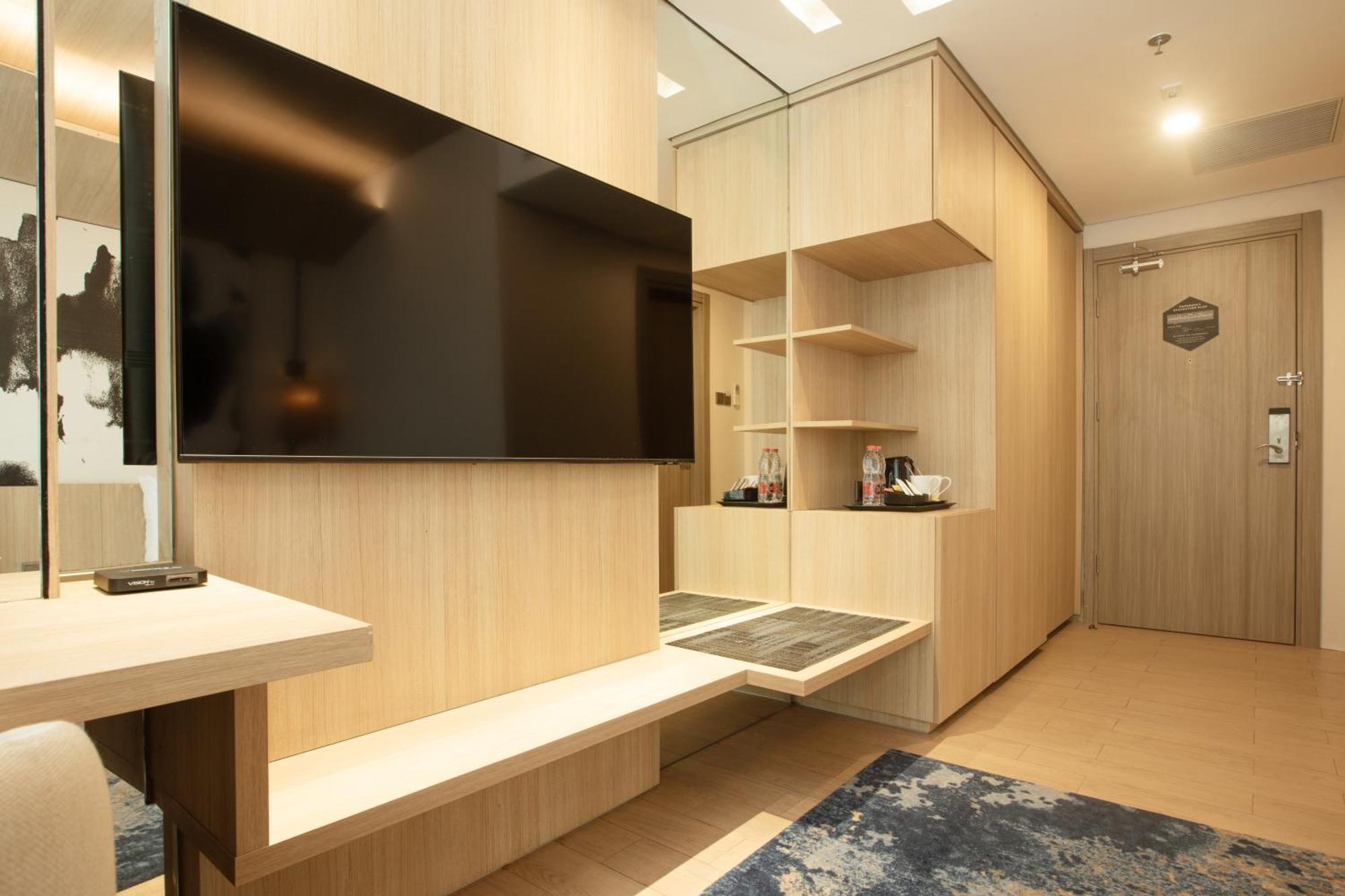 Louis Kienne Cikarang Hotel & Service Apartment ブカシ エクステリア 写真